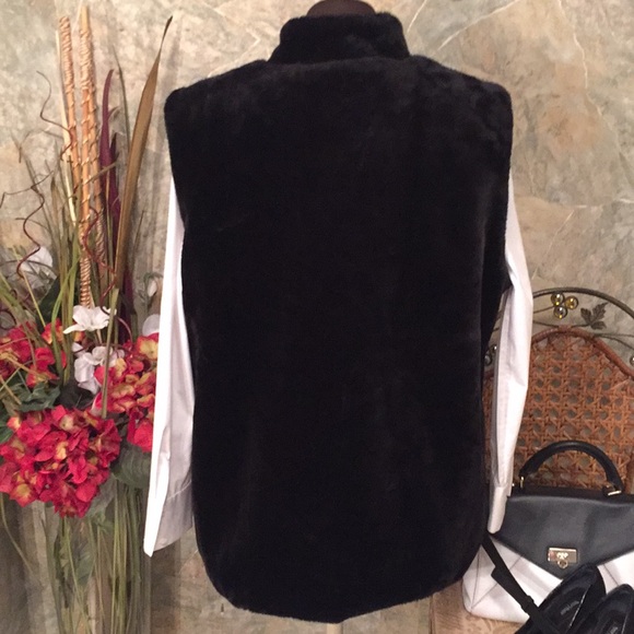 Tutor Court 🌹Soft furry like vest. - Picture 4 of 8